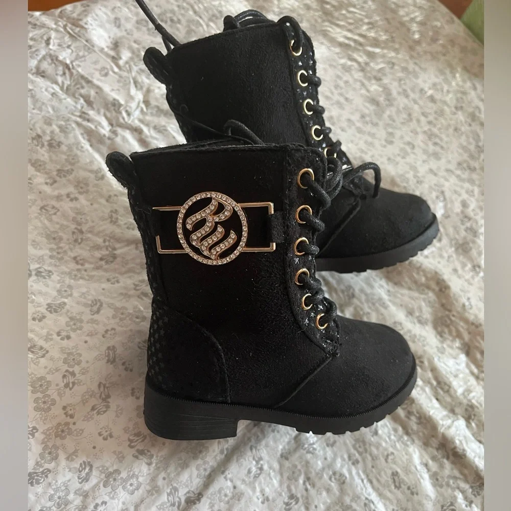 Kids Rocawear boots size 5